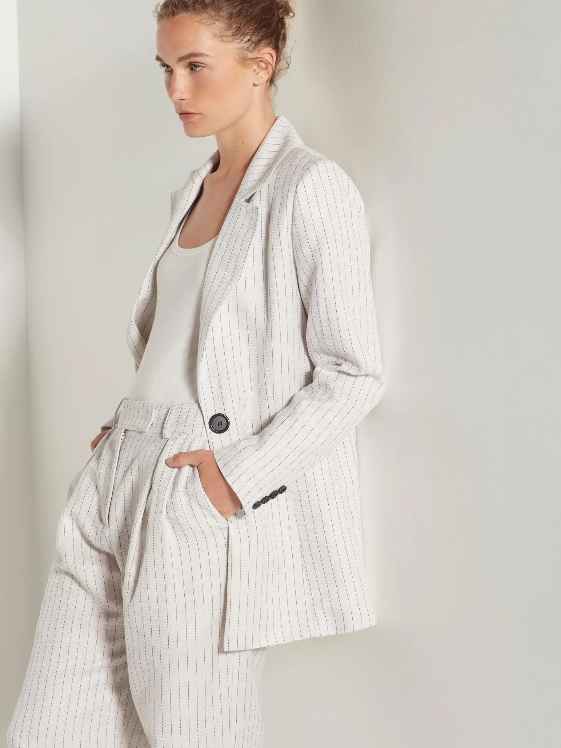 Women Juliette Hogan Bonnie Blazer Linen Stripe Suiting