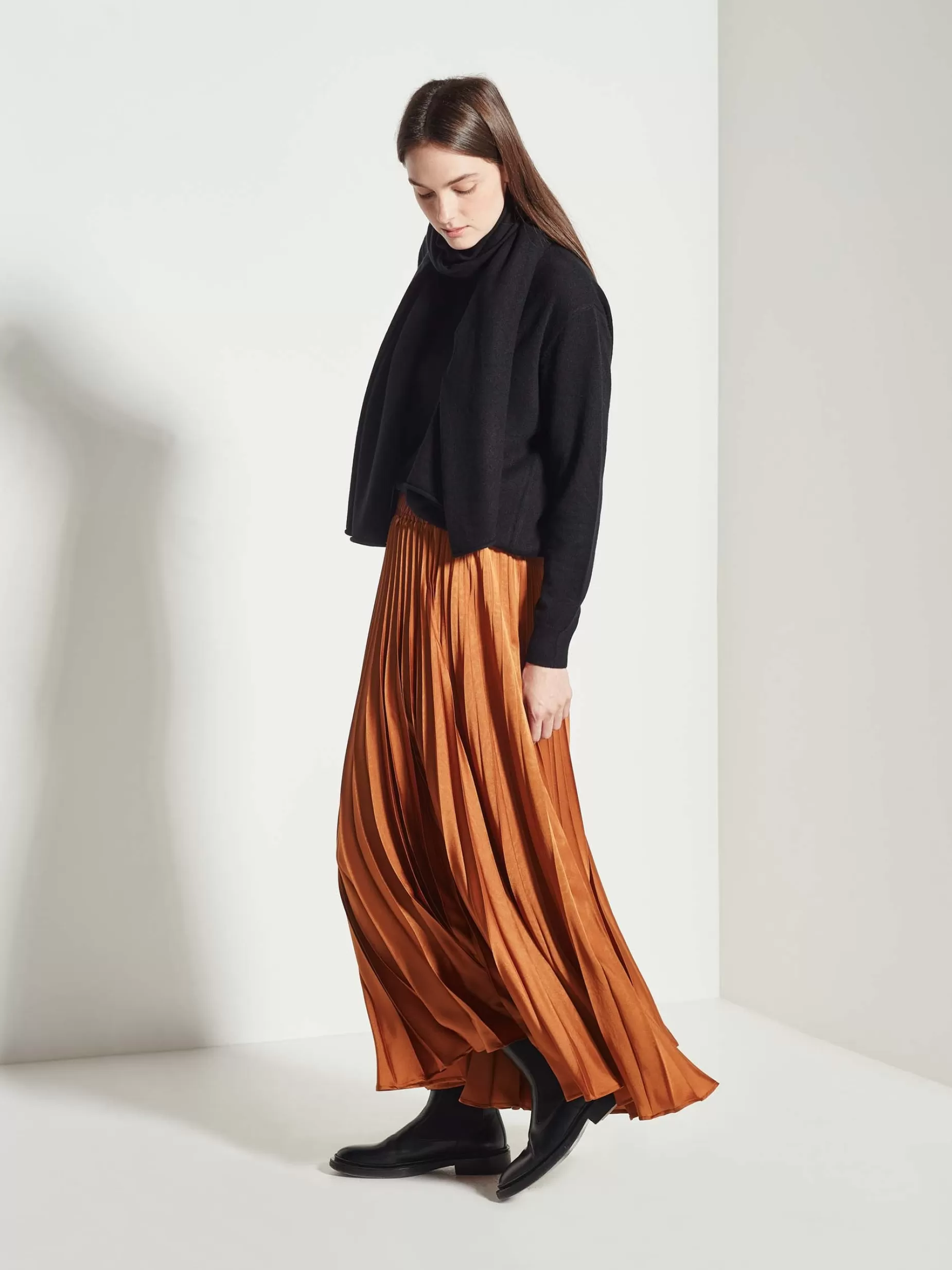 Women Juliette Hogan Evelyn Pleat Skirt Satin Triacetate